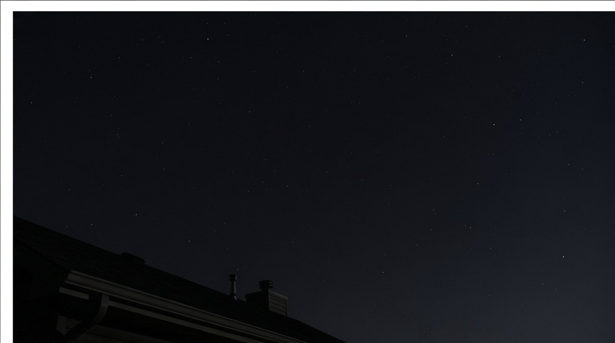 ท้องฟ้ากลางคืนมืดสนิทไม่เห็นดวงจันทร์